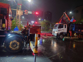臺南市工務局積極處置颱風期間路樹與廣告物問題