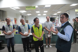 臺南市長黃偉哲關心麻豆災損 慰勞深夜堅守崗位的防災人員