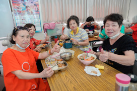 饕針生鮮響應新北市惜食分享網 為畫眉鳥晚香玉據點中秋節加菜