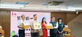 中秋送暖！台南「青果西施」攜企業捐千盒禮盒 助弱勢兼扶柚農