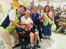 榮服處榮欣志工秋節暖心關懷彰化榮家住民長輩