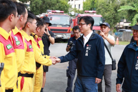 高市消防局特搜大隊完成花蓮救援任務  陳其邁親迎英雄致謝