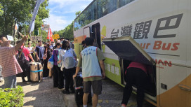 開學了！金大派大金小金吉祥物機場迎新生
