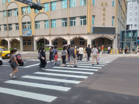 台南車站站前電梯風災損壞！交通局緊設行穿線，助身障者安全過北門路
