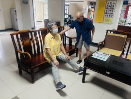 彰化榮家百歲榮民愛心滿溢 分享自我復健秘訣護健康 