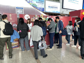 臺南觀光魅力亮相首爾火車站紅磚燈影傳遞台灣感性