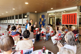 八德榮家「銀齡畫語」油畫展登場　住民長輩揮灑藝術創意慶中秋