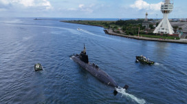 台船：「海鯤軍艦」浮航測試正常 駁斥滲水報導