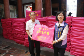 土城五穀先帝廟捐360箱物資及白米 大墓公響應愛心大平台捐10萬救難金