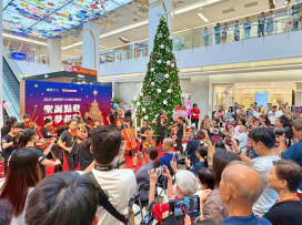 竹北遠百開箱7米高室內聖誕樹　璀璨燈光點亮冬夜迎接聖誕與新年到來