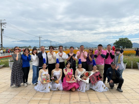 花海花毯節人氣旺、在地特產500條杏鮑菇香腸免費送   橘色波斯菊、紅色百日草、本週大爆發