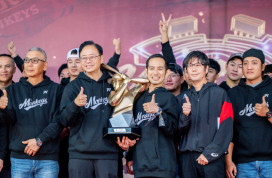 桃市府升樂天桃猿隊旗慶祝封王　張善政：攜手球隊迎向下一座冠軍