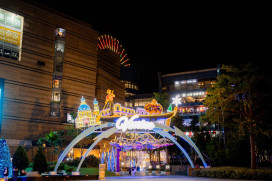 夢時代「愛．Sharing」威尼斯主題聖誕季登場 13米主樹點亮水都風情