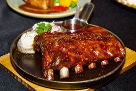 台北街角飄起中西部的煙燻香氣！ABV 美式餐酒館推出「密蘇里主題菜單」　八道料理帶你在冬季暖心旅行