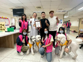 榮總南院驚現貴賓萌犬 大仁科大與長者共譜療癒時光
