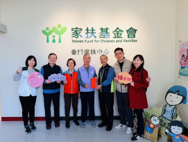 陳賢德黃蓮治伉儷再以博士喜訊捐助金門家扶
