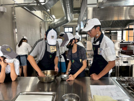 高餐大附中生當小老師  帶領弱勢國中生體驗料理第一堂課