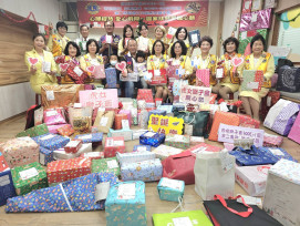 20位聖誕老人帶來心願樹禮物 讓家扶童耶誕夢想成真