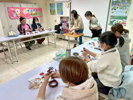 移民署竹市站新住民家庭教育　手作新春掛飾融合多元文化散發幸福年味