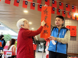 八德榮家「馬躍迎春」創意春聯展　住民長輩創作表達祝福迎接嶄新一年