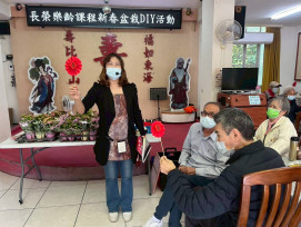 彰化榮家園藝DIY活動 王雅玲老師引領長輩巧手迎春