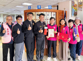 苗栗榮服處志工黃幸一回捐補助費認養遺孤