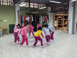 從體驗走向素養　新北擴大引進藝文團隊駐校　打造有溫度的學習環境！