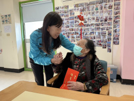 金門縣府關懷社區式長照機構長者  傳遞春節祝福