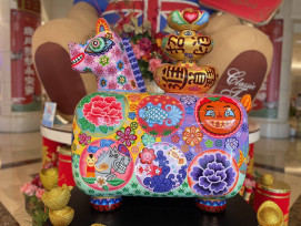 台糖長榮《福氣滿堂》春季展 洪易繽紛創作 匯聚年節喜氣與祝福