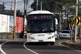 馬力全開！臺南再添28輛全新電動公車 15、20、77路率先服役