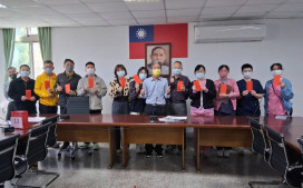 彰化榮家首長頒贈春節值勤紅包 感謝堅守崗位守護住民