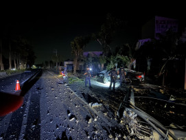 自小客車拒檢撞電桿致301戶停電  台電鳳山區處火速搶修