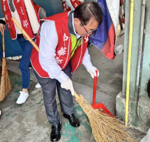 竹郵春節「清淨家園」掃街　實際行動整理市容與鄉親共同守護生活環境