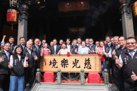 古蹟化身幸福殿堂！ 臺中樂成宮3/28集團婚禮見證良緣 盧秀燕贈匾「慈光樂境」感謝媽祖庇佑