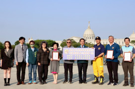 音樂與公益交響！中華強友會捐贈搜救犬設備，黃偉哲親頒感謝狀致意