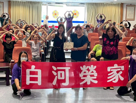 賴昱君樂音傳愛榮家！樂齡音樂律動與療癒伴長輩樂齡人生