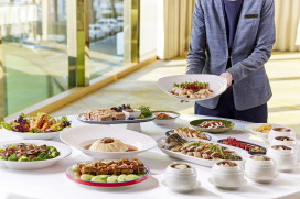 掛爐烤鴨上桌、6人成團獨享包廂 全國大飯店母親節桌宴主打「一家一室」私密體驗