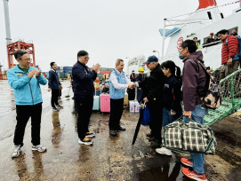 清明臺金專船 搭載282位鄉親返鄉