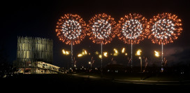 視覺聽覺雙重震撼！新北美術館「天空雙舞台」煙火秀，絕美光影點亮鶯歌夜空