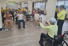 新北市社會局將平甩功納入多元活化方案　活化機構長輩、減輕照服員負擔