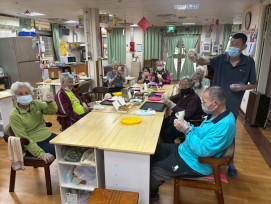 彰榮日照清明潤餅飄香 長輩手包健康好滋味