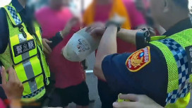 旗津廟會爆竹占道遭開罰 鼓山分局即時制止守護安全