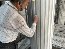 仰望完美弧線！73歲泥作大師李昆山半世紀功力、百款模具重塑臺中州廳