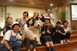 治療犬貓走進高齡照護現場　陳美麗推廣動物輔療助失智長者互動