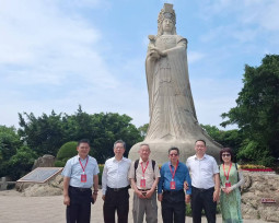 金大劉燈鐘博士至湄洲媽祖祖廟參拜  感受慈母心