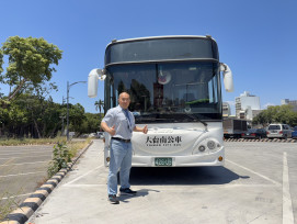 公車駕駛見義勇為救傷患 謝仁德暖心善舉獲表揚