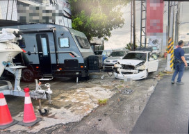 雨天路滑惹禍女駕駛自撞  岡山分局警方籲減速慢行