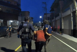 阿蓮警巡邏即刻救援　獨居男醉倒路旁平安返家