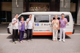 受人點滴、湧泉以報：吳瑤華以父母之名三度捐復康巴士