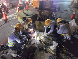 車禍撞斷變壓器釀前鎮、苓雅600戶停電  台電高雄區處全力搶修